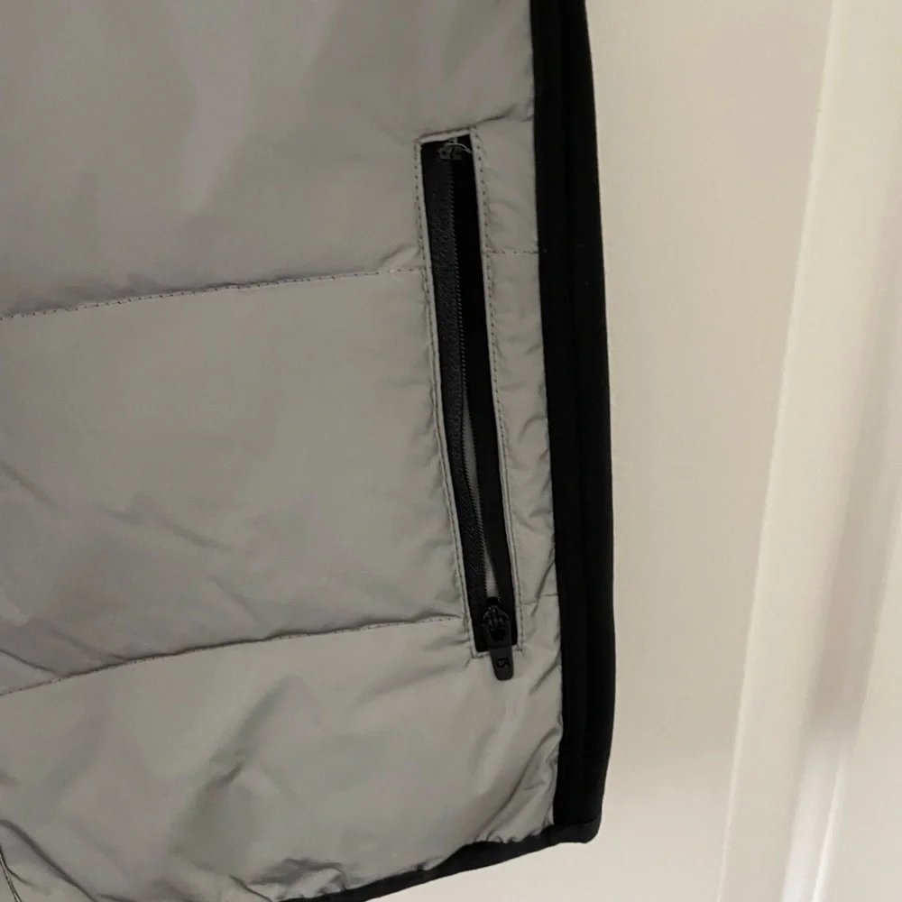 Gap Fit vest size L - Picture 3 of 6